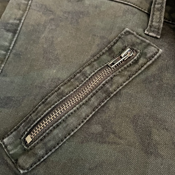 EUC - KUT from the Kloth Connie ankle skinny jeans - camo size 10 - Picture 3 of 6